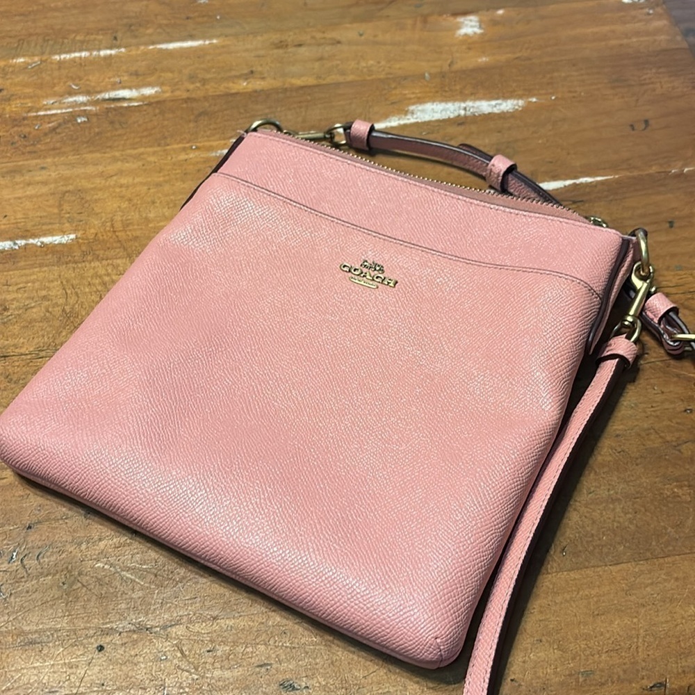 Coach Kitt Messenger Crossbody - Picture 2 of 10